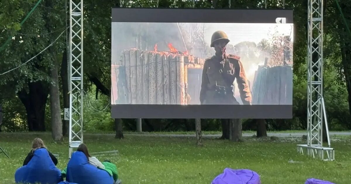 🎬✨ В минувшие выходные жители Ярославской области смогли совместить тёплые летние вечера…