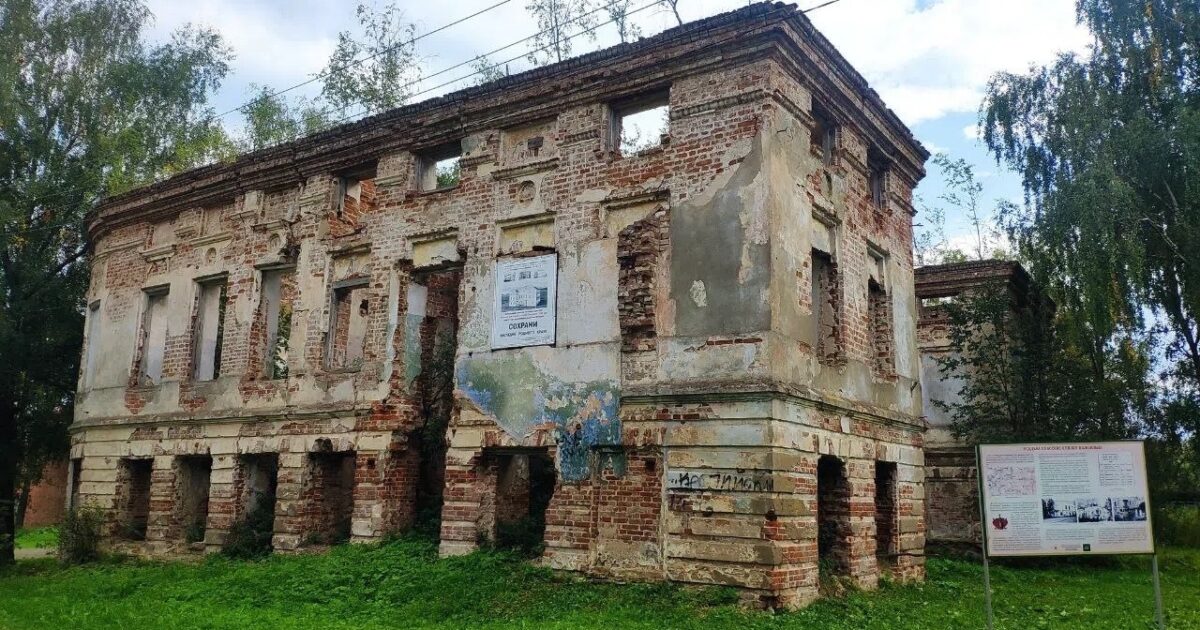 Заброшенная усадьба в селе Спас-Виталий: место, где история медленно превращается в руины