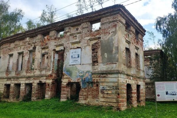 Заброшенная усадьба в селе Спас-Виталий: место, где история медленно превращается в руины