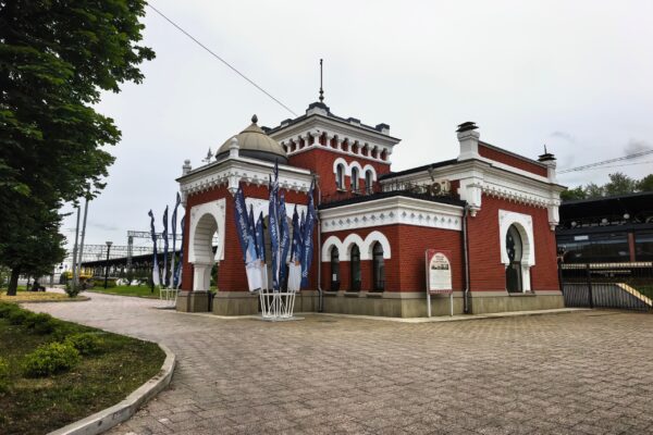 Каждый день тысячи людей проходят через станцию Площадь трёх вокзалов в Москве,…