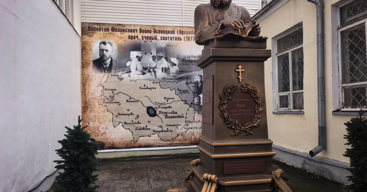 Мало кто знает, почему у ЯГМУ появился памятник святителю Луке.