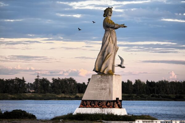 Монумент Мать-Волга — символ города Рыбинска и его визитная карточка.