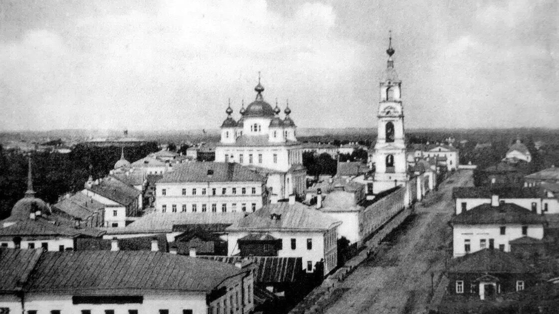 А вы знали, что по Ярославлю можно гулять сразу по нескольким эпохам?