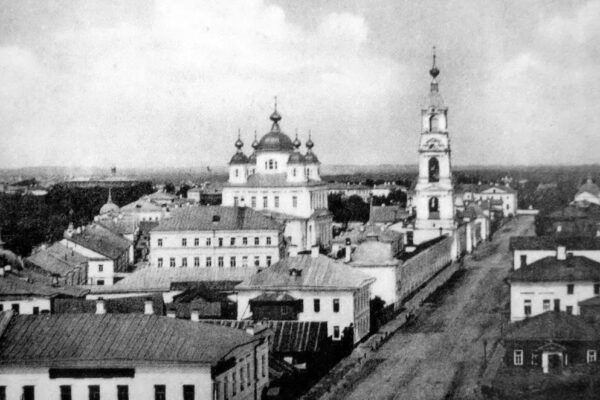 А вы знали, что по Ярославлю можно гулять сразу по нескольким эпохам?
