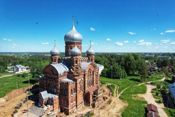 Все началось с одной монахини, нескольких деревянных построек и огромного желания создать женскую обитель.